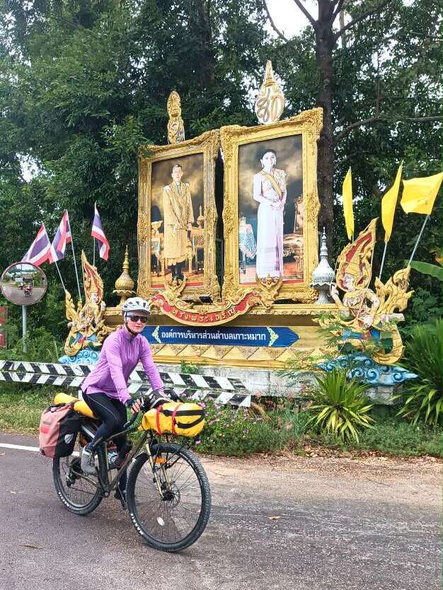 thaimaan kuningasparin kuvia on kaikkialla