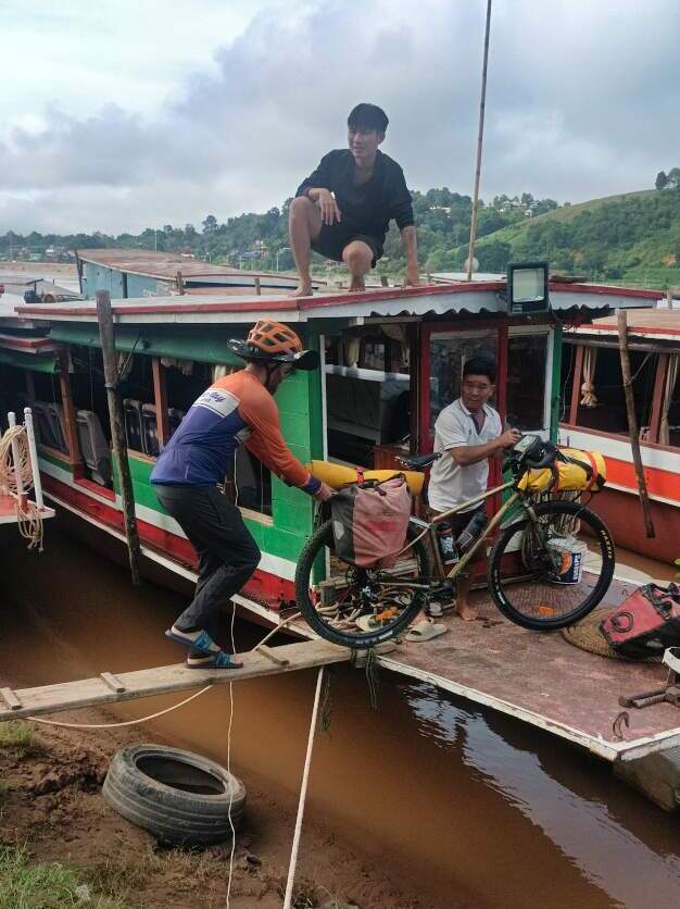 pyörän voi ottaa mukaan mekongjoen veneeseen