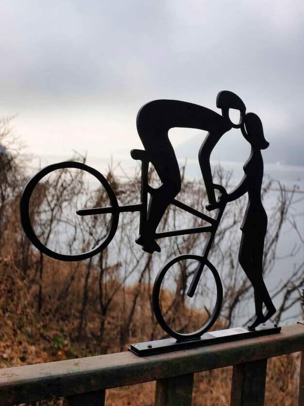 pyöräaiheista taidetta pyörätien varrella Etelä-Koreassa